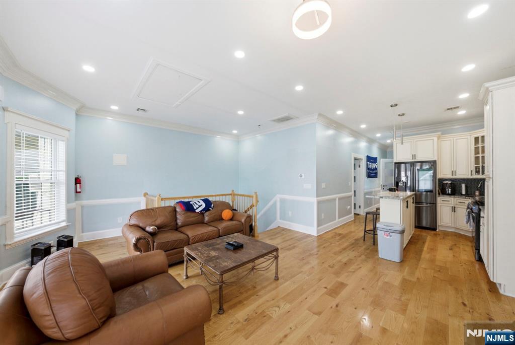 245 Jewett Avenue - Photo 4