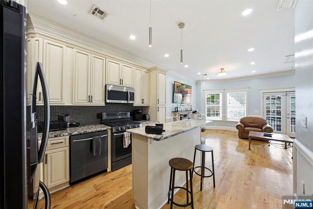 245 Jewett Avenue - Photo 5