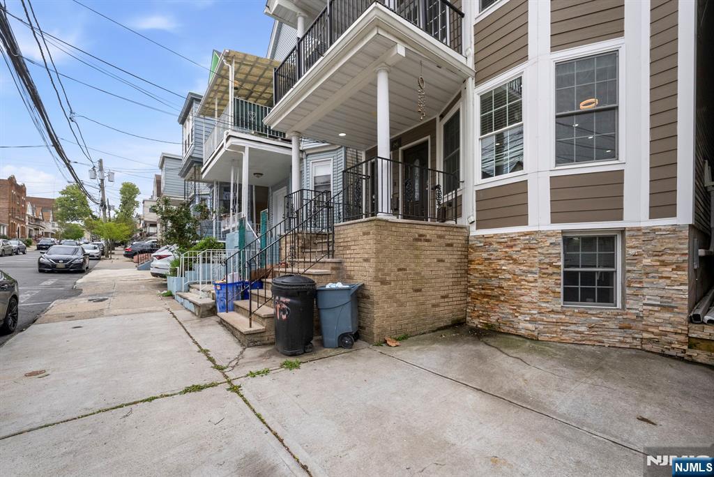 245 Jewett Avenue