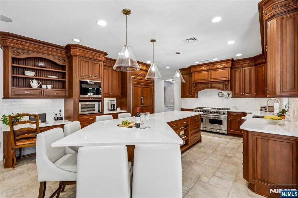 6 Seated Island w/Quartz Countertops!