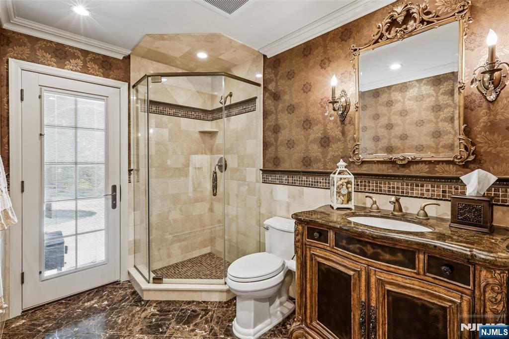 Full Bath/Cabana Bath2nd Door to Backyard/Pool