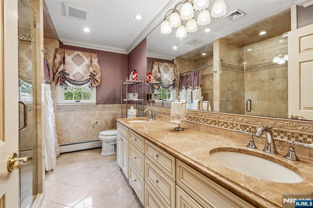 Double Vanity Hall Full Bath #1 with Shower over Tub
