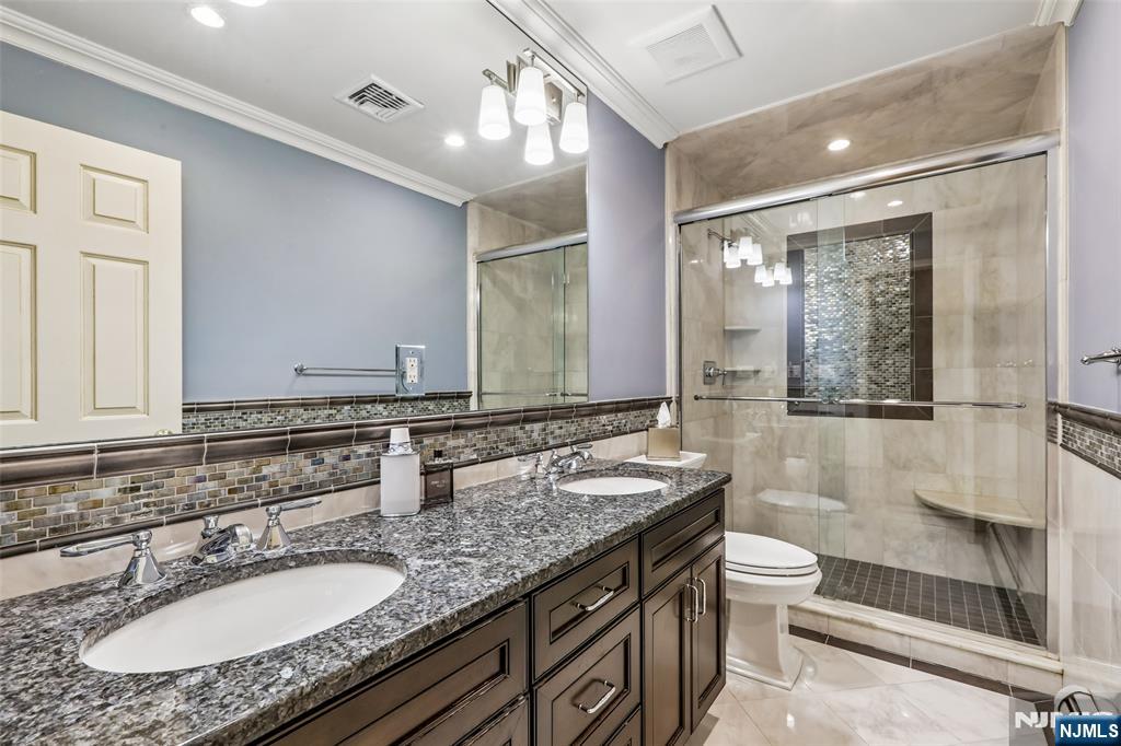 Double Vanity Hall Full Bath #2