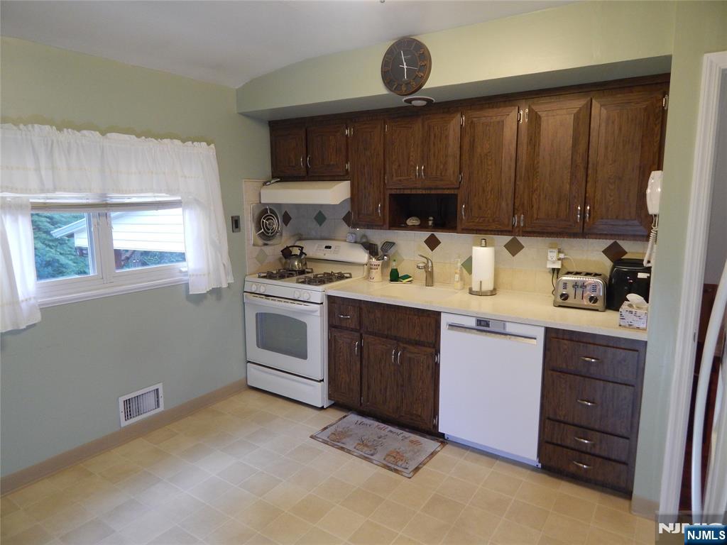 10 Lewis Road, Montvale, NJ, 07645