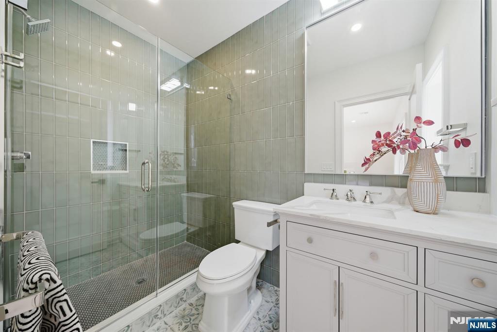 28 Irving Street — photo 16
