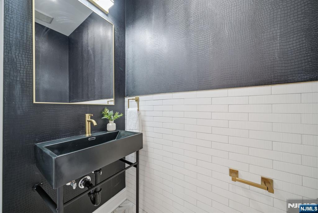 28 Irving Street — photo 6