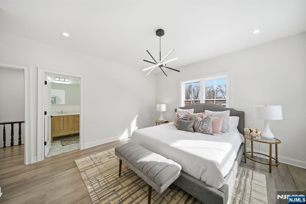 28 1/2 Irving Street — photo 13
