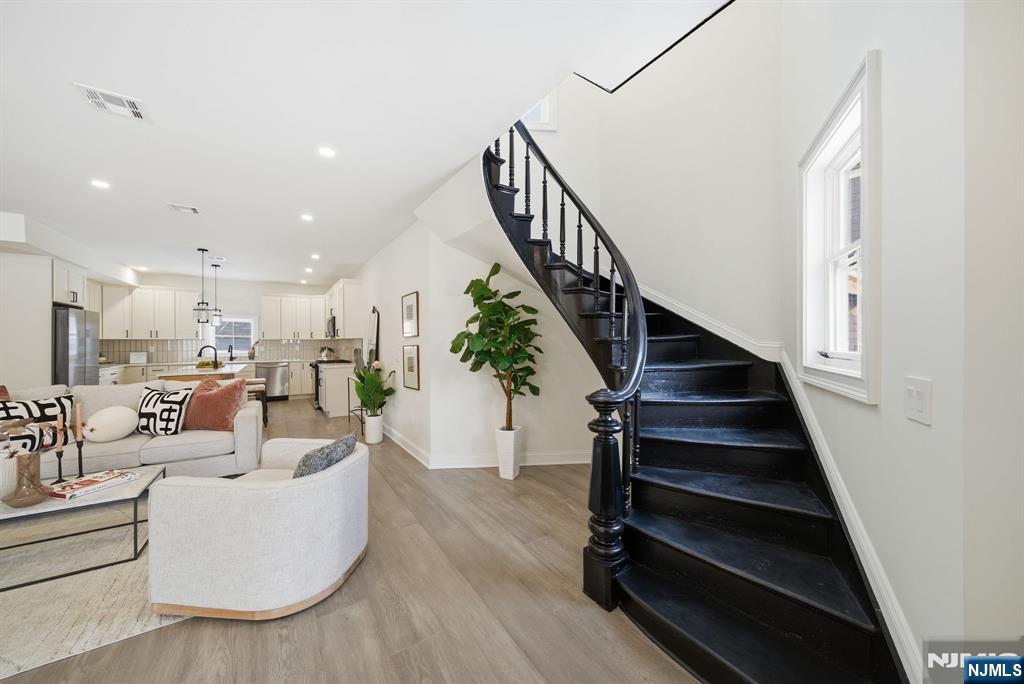 28 1/2 Irving Street - Photo 3