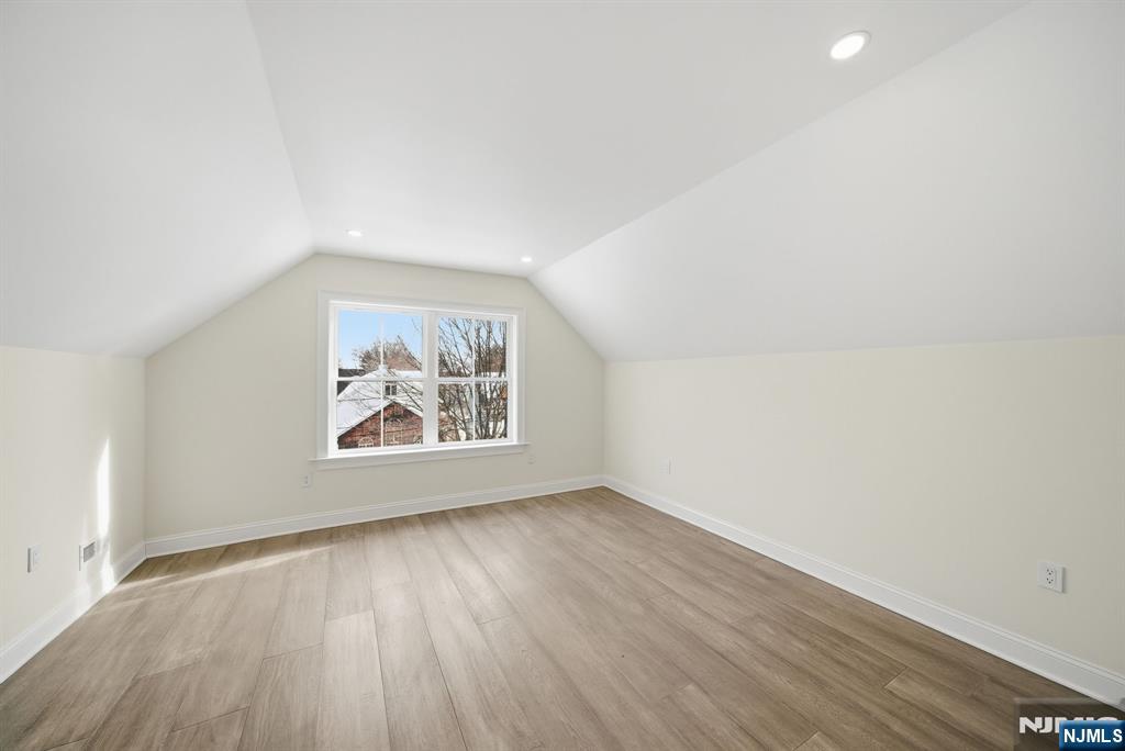 28 1/2 Irving Street — photo 25