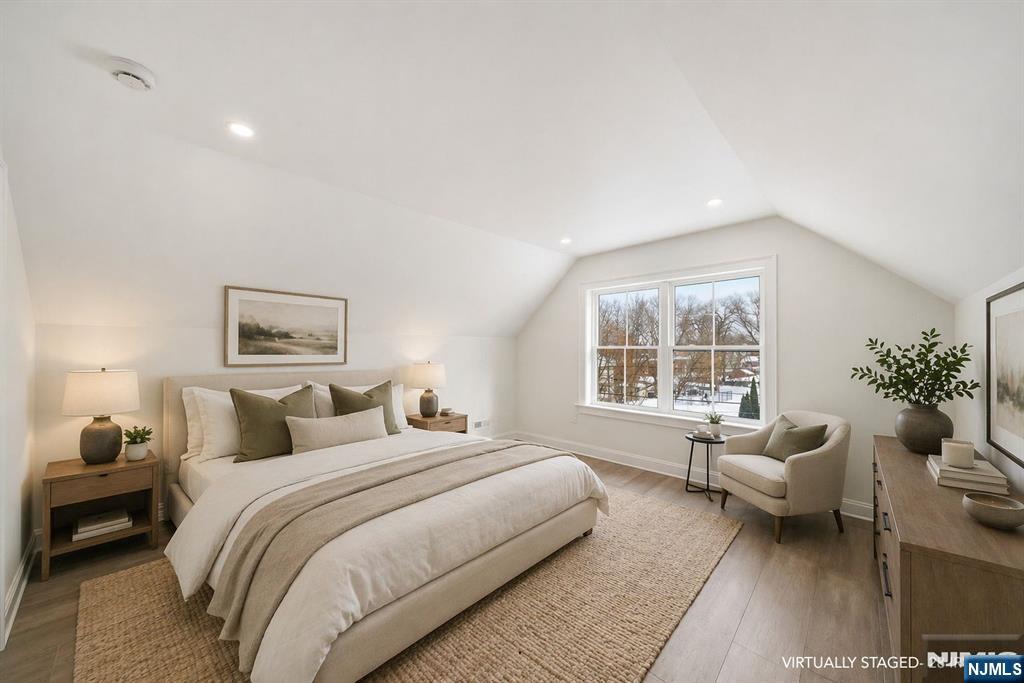 28 1/2 Irving Street — photo 26