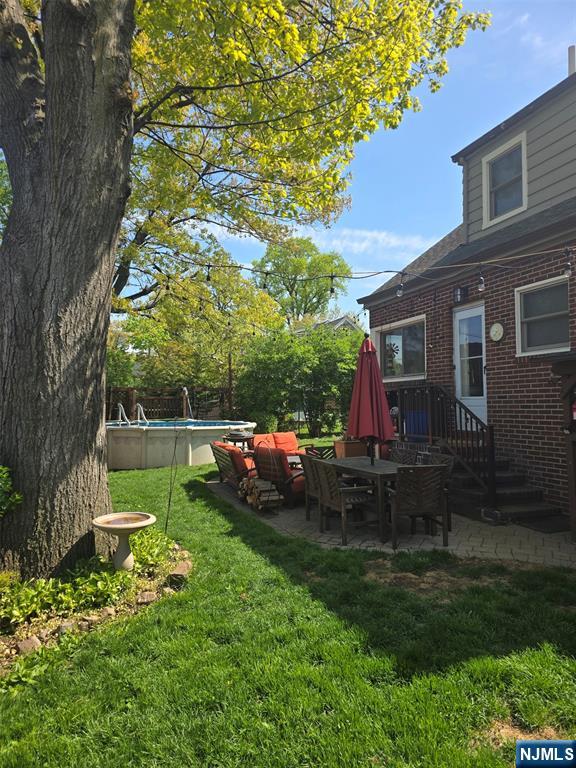 585 Monroe Place — photo 25