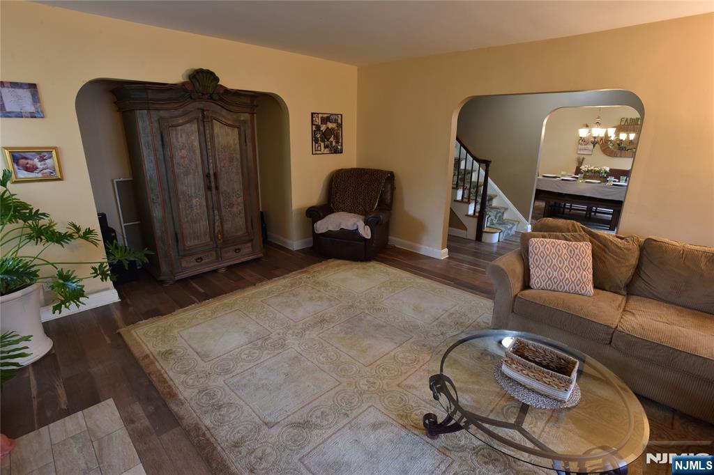 585 Monroe Place - Photo 5