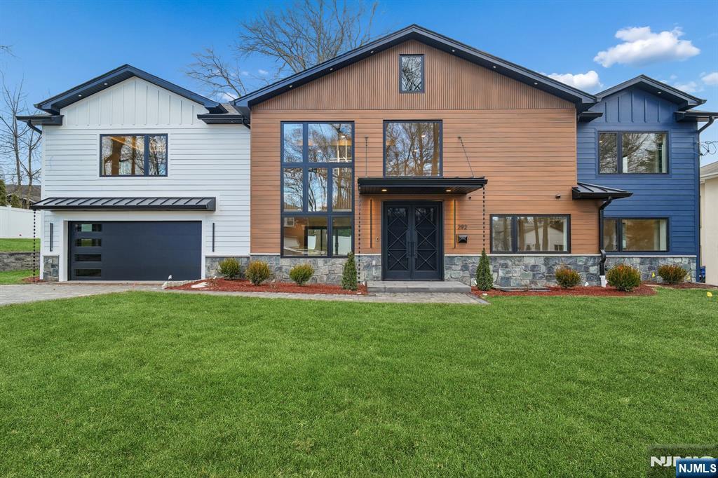 38 Trautwein Crescent, Closter, NJ, 07624