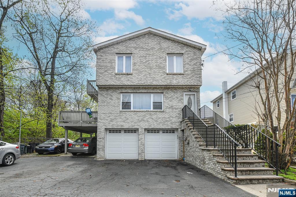 223 Canterbury Avenue - Photo 1