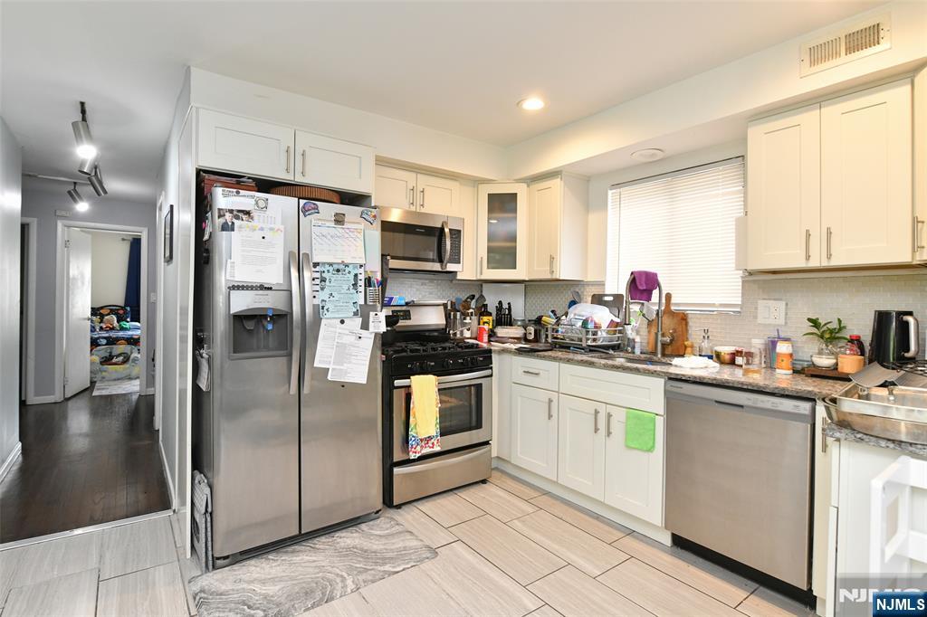 223 Canterbury Avenue - Photo 3