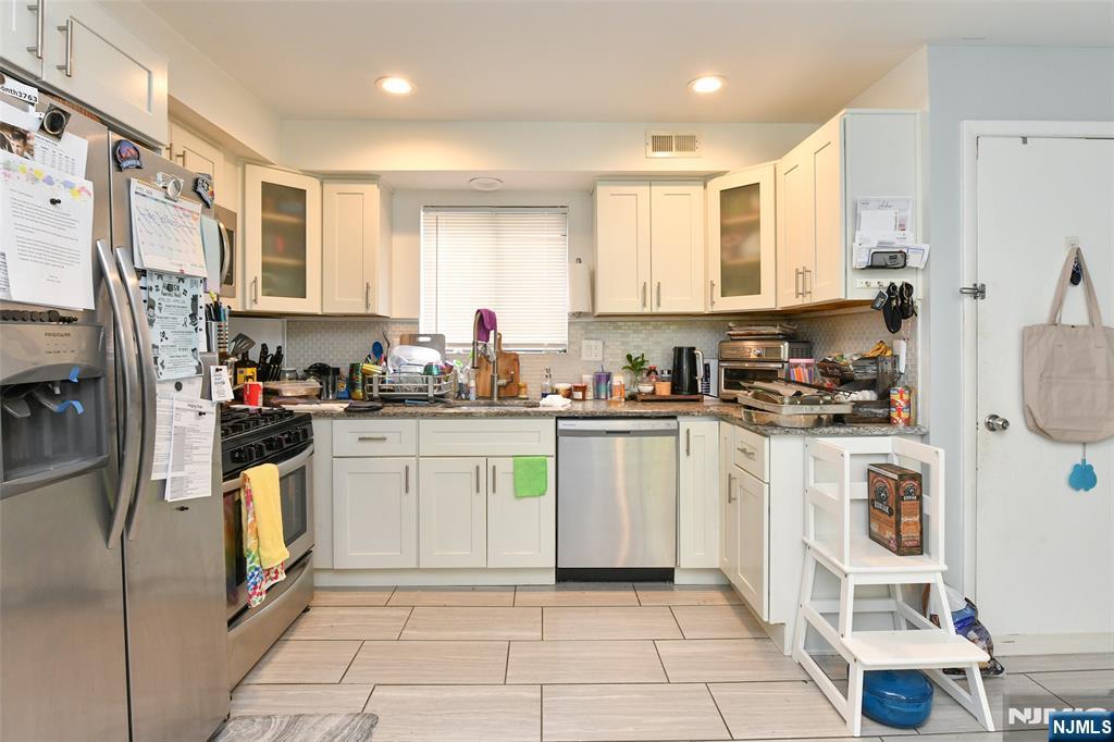 223 Canterbury Avenue - Photo 5