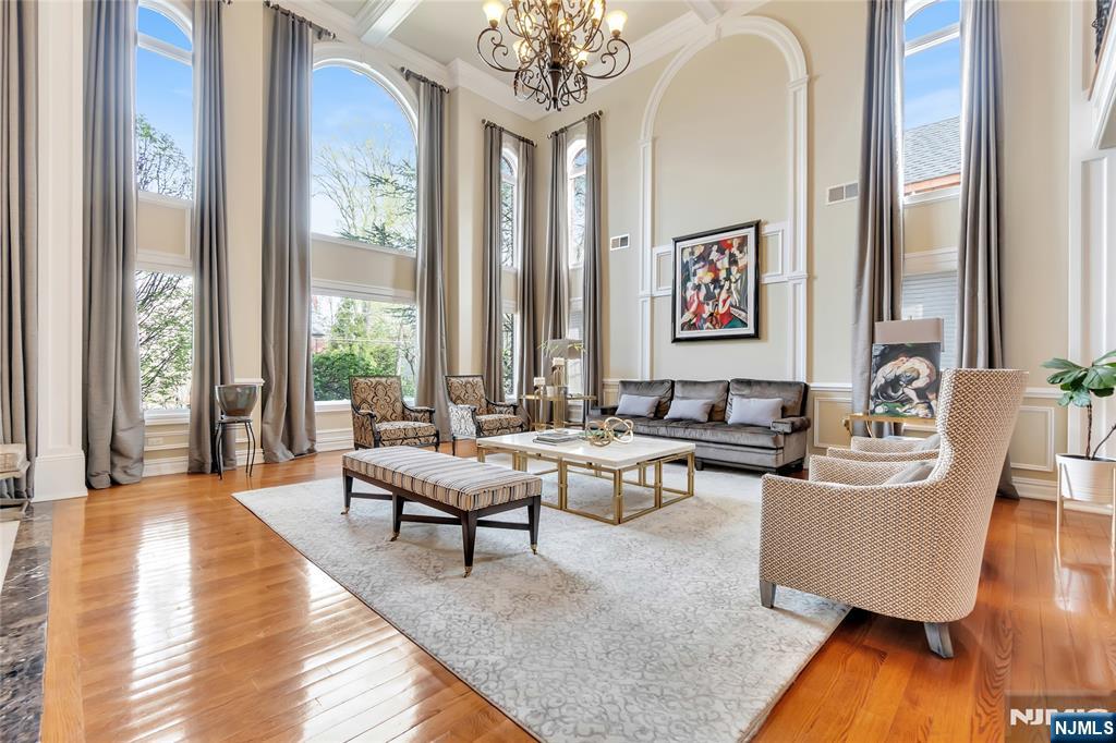 Photo of 1115 Briar Way, Fort Lee, NJ 07024