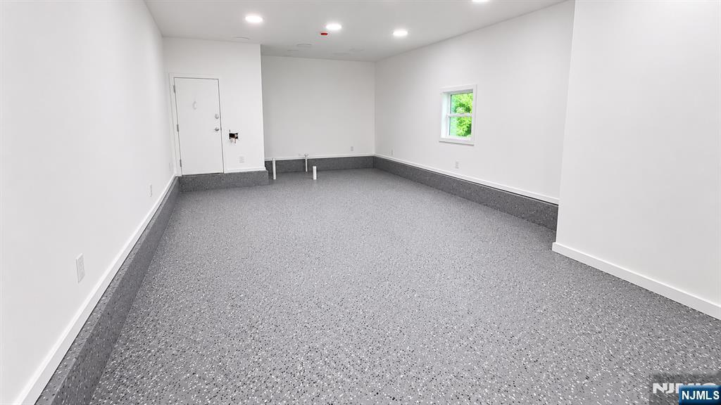 637 Newark Avenue - Photo 4