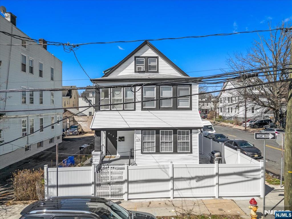 913 19th Street - Photo 1