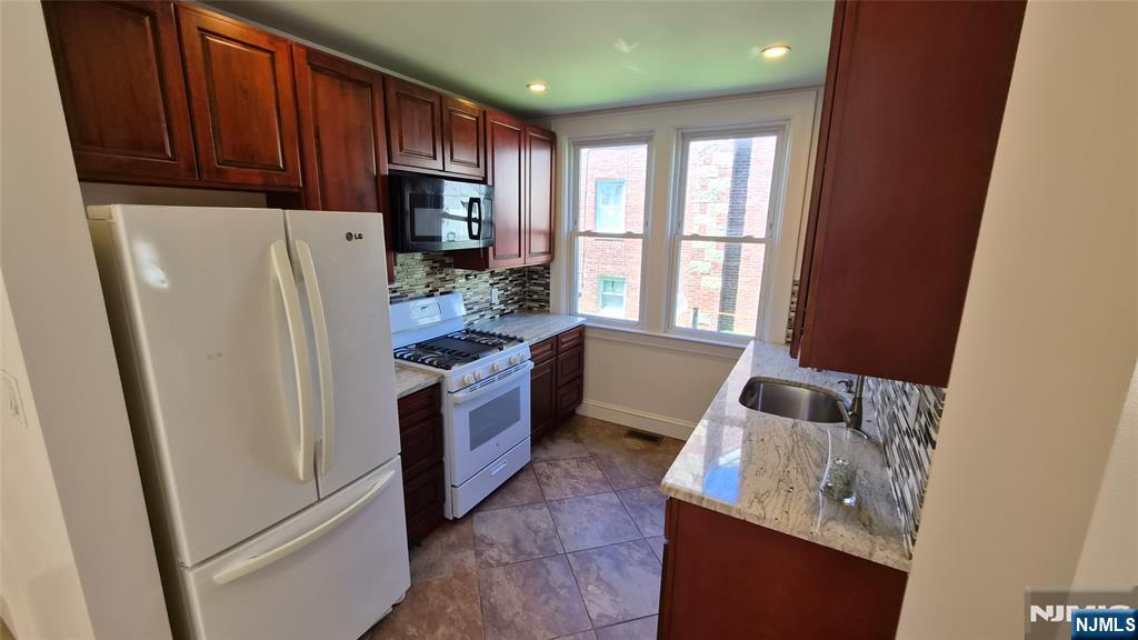 225 Hudson Place 1 - Photo 3