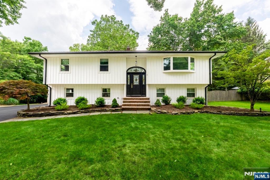 3 Antrim Road, Montvale, NJ, 07645