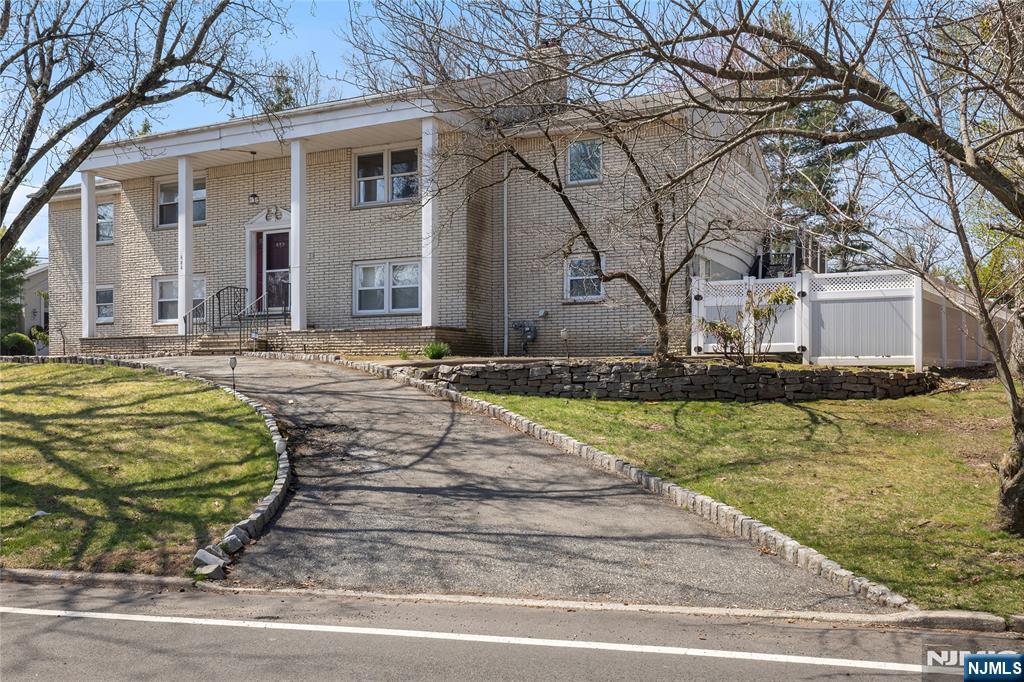 682 Floyd Street - Photo 3