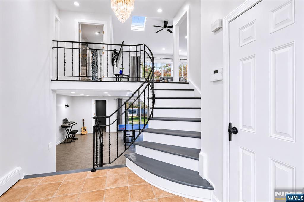 682 Floyd Street - Photo 5