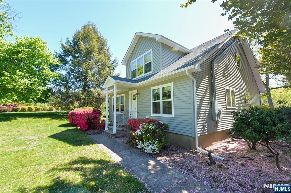 385 Goffle Road 1st Floor - Photo 2