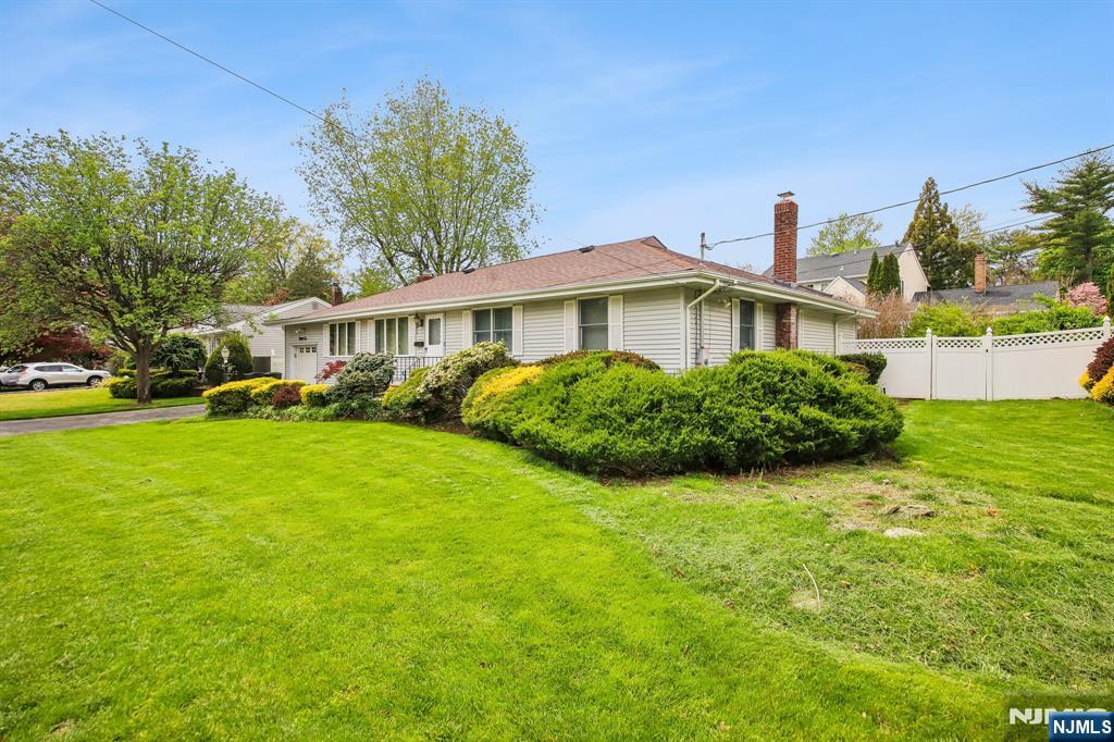 82 Seminary Street - Photo 2
