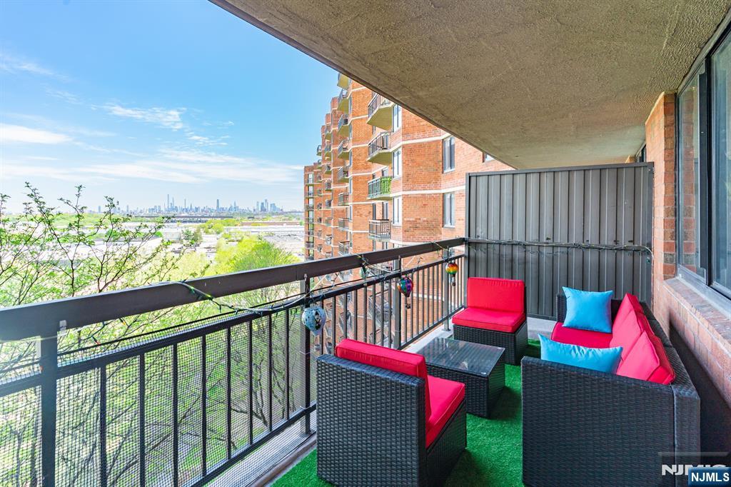 831 Harmon Cove Tower