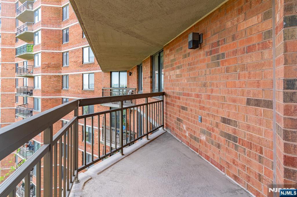 831 Harmon Cove Tower