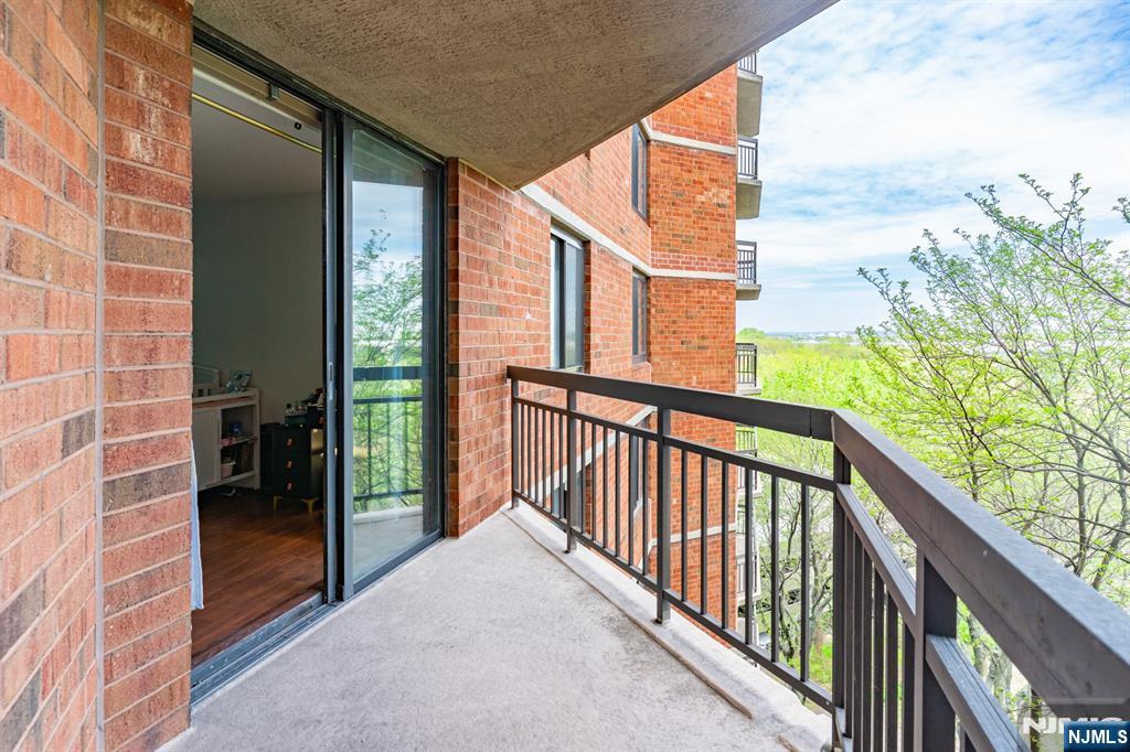 831 Harmon Cove Tower