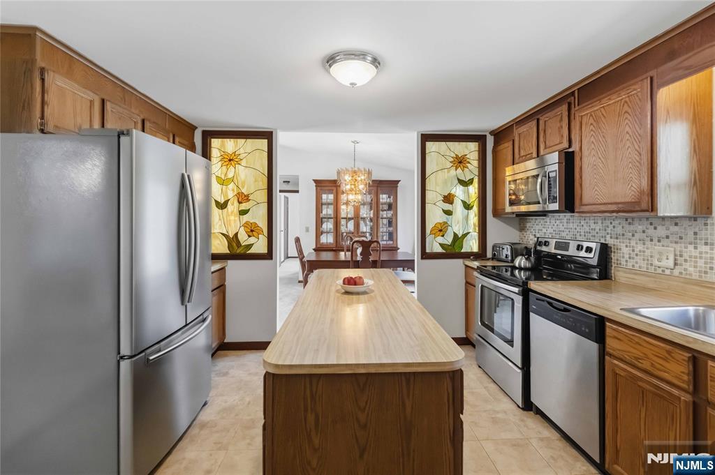 400 Lake Shore Drive, West Milford, NJ 07421 Listing Photo  15