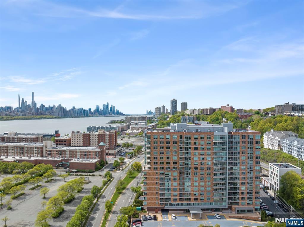 310 Hudson Pk #310, Edgewater, NJ 07020