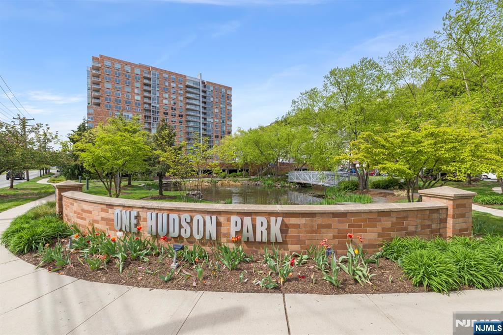 310 Hudson Pk #310, Edgewater, NJ 07020