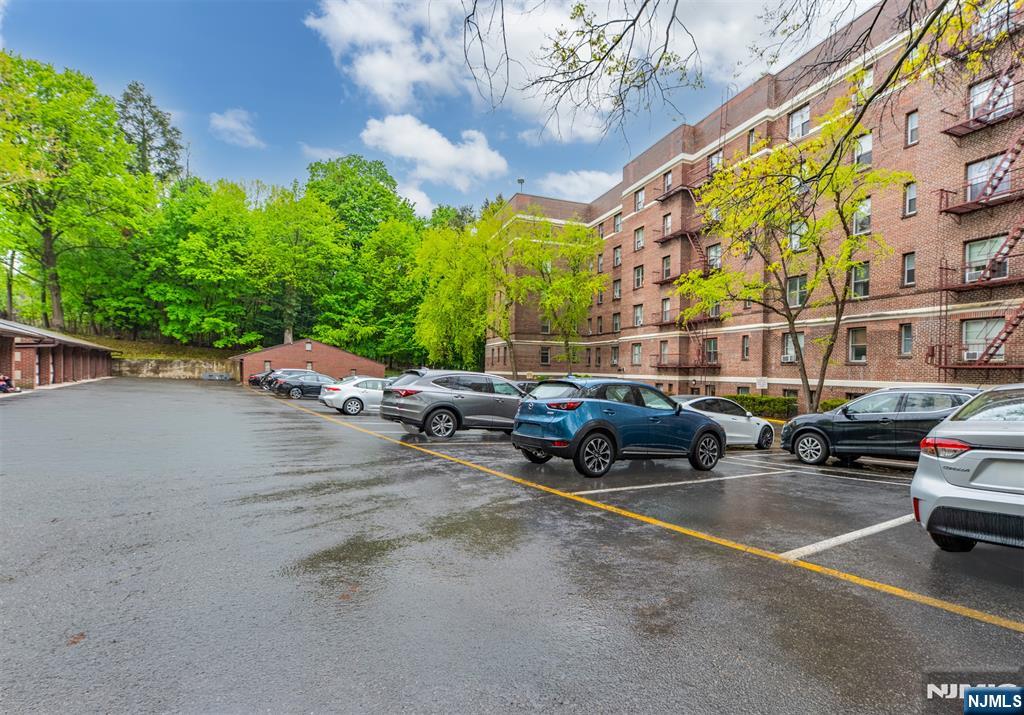 100 E Palisade Ave #B22, Englewood, NJ 07631