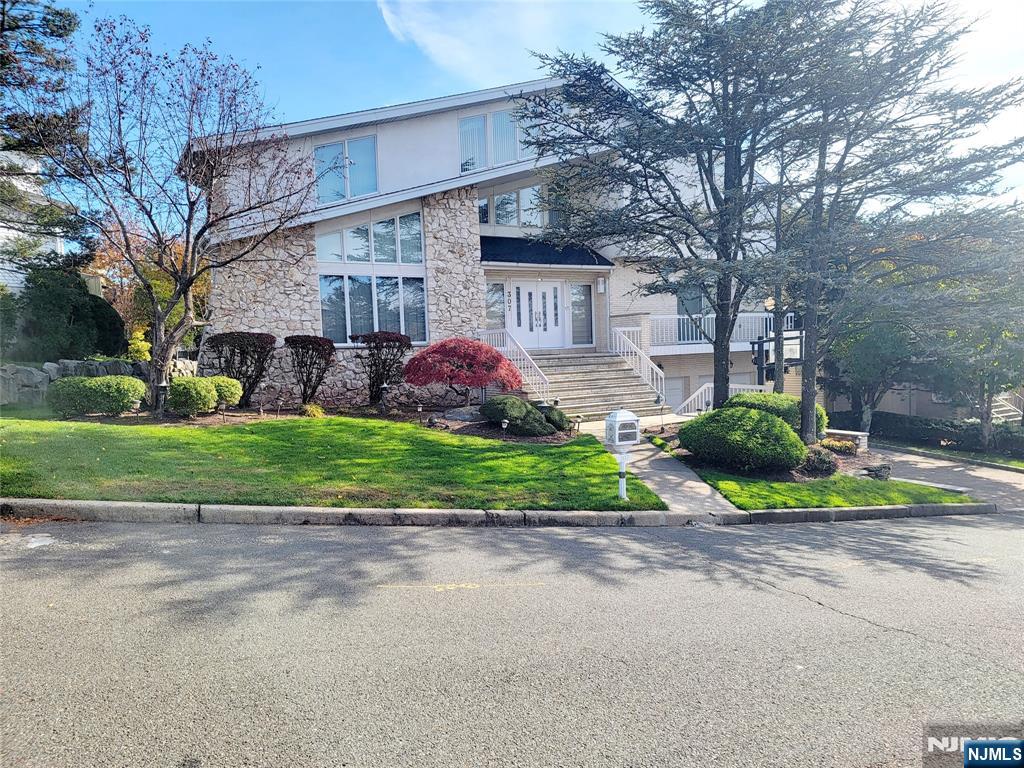 307 Center Street - Photo 2