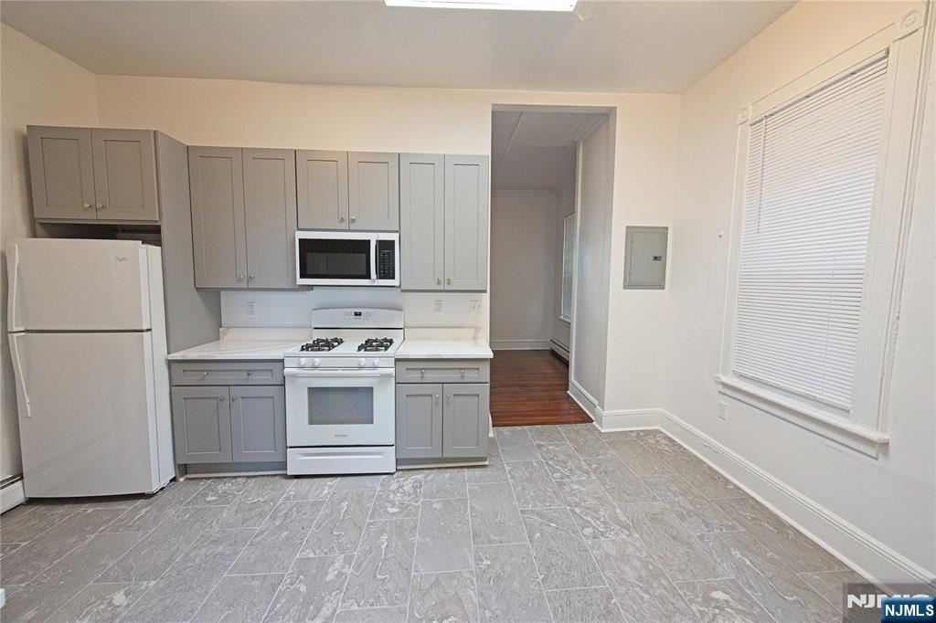 312 Main Street - Photo 2