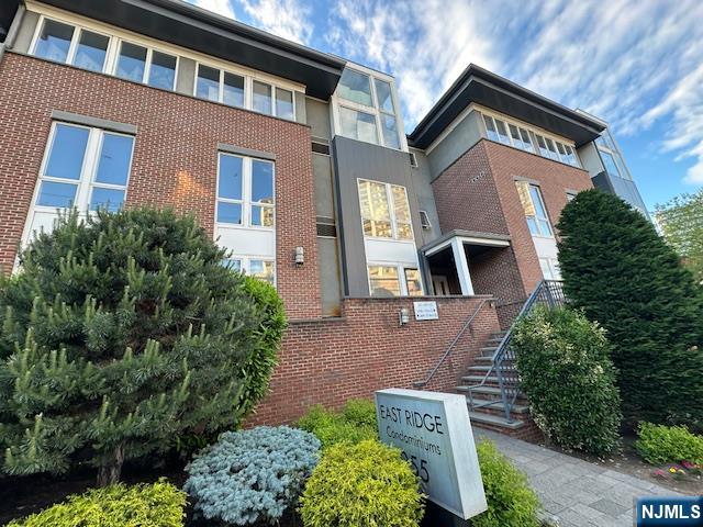 255 Laird Avenue 6 - Photo 2