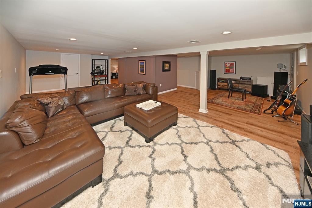11 Lincoln Avenue — photo 33