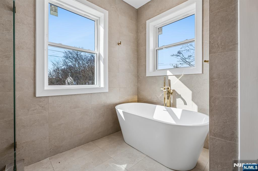 229 Sutton Place — photo 18