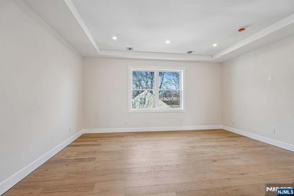 229 Sutton Place — photo 20