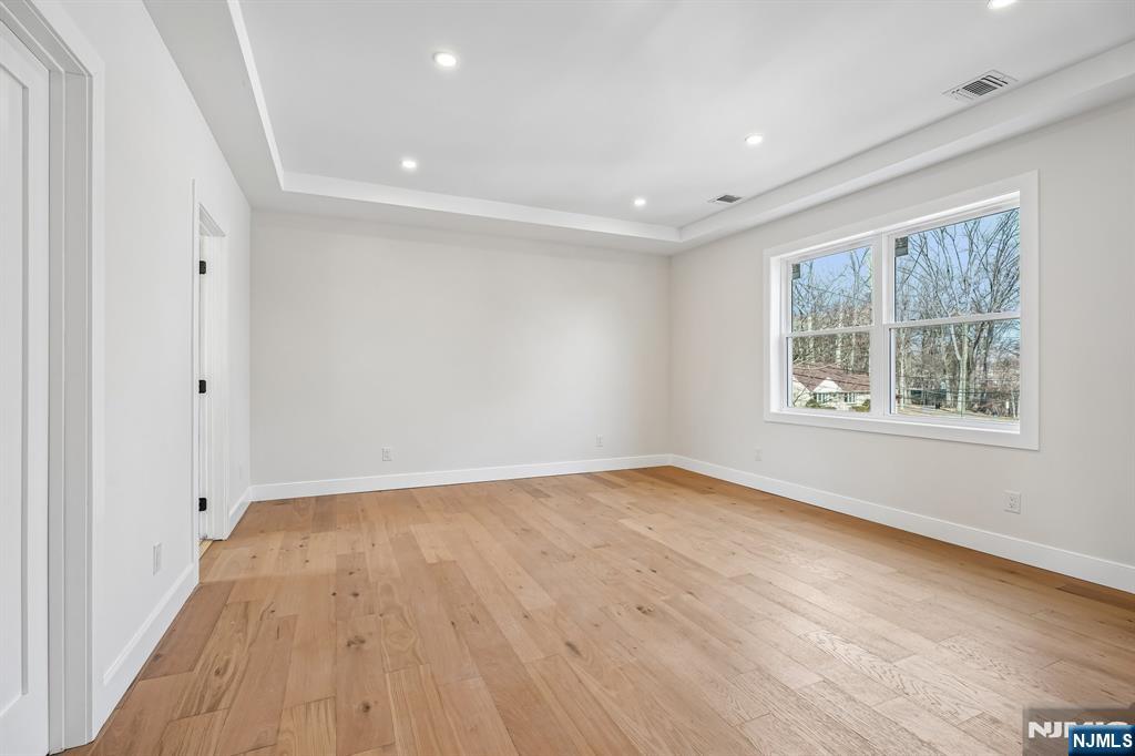 229 Sutton Place — photo 24
