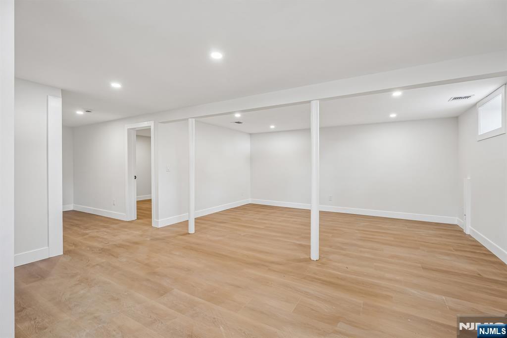 229 Sutton Place — photo 31