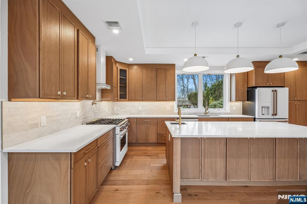 229 Sutton Place - Photo 5