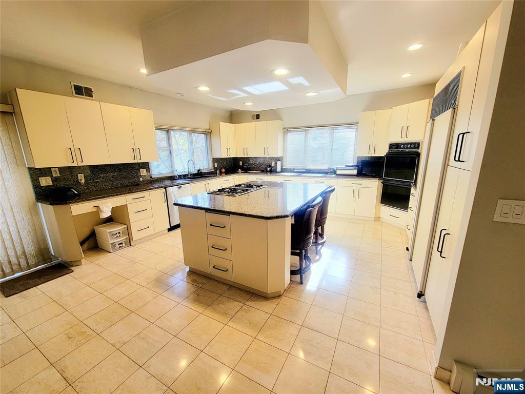 307 Center, Englewood Cliffs, NJ 07632 Listing Photo  12