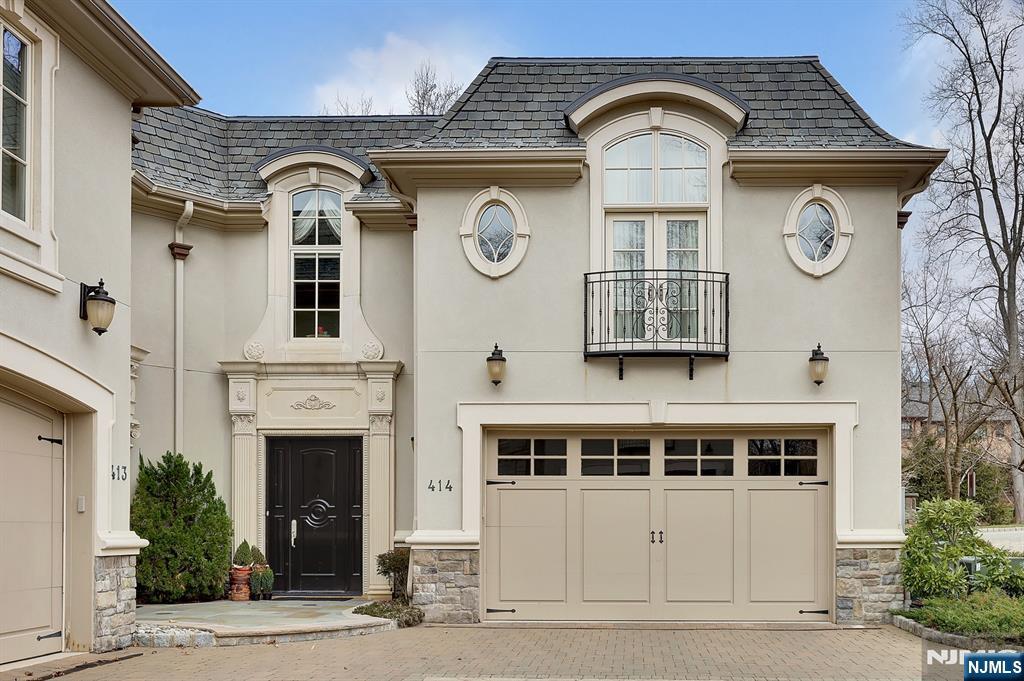 414 Bellaire Drive - Photo 1