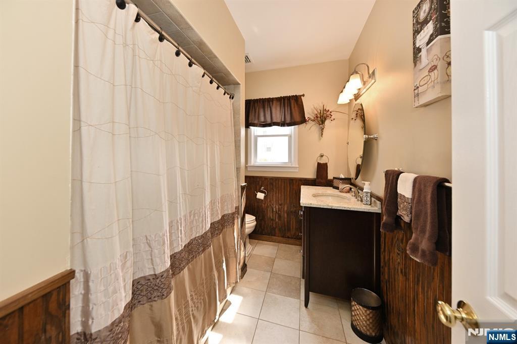 409 Walnut Street — photo 13
