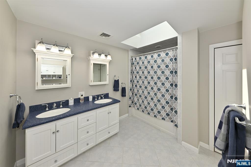 409 Walnut Street — photo 20