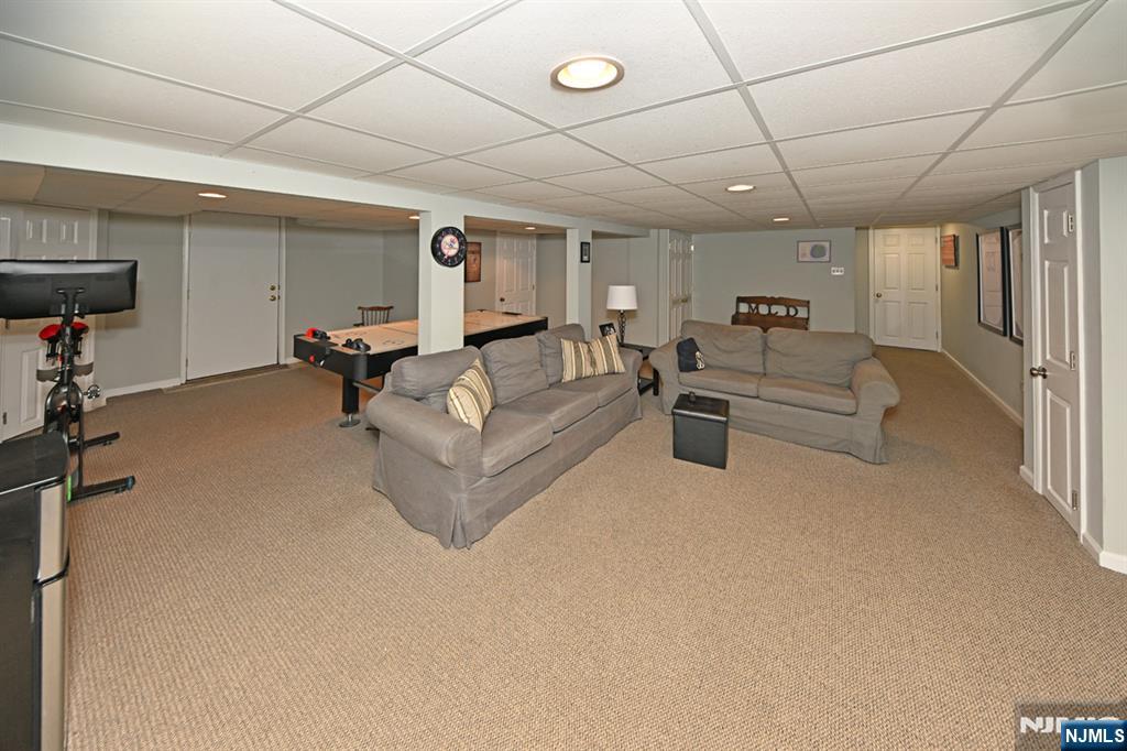 409 Walnut Street — photo 25